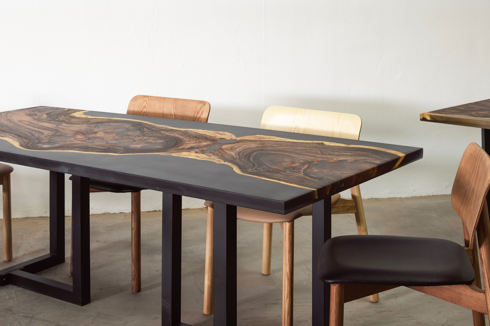 dining table and chairs - WoodSlab